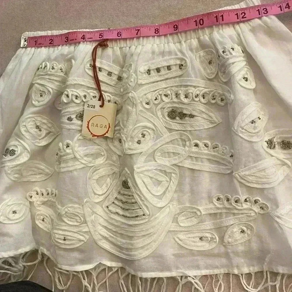 Raga Womens White Mini Nomad embosed appliqué miniskirt small NEW - Picture 9 of 13